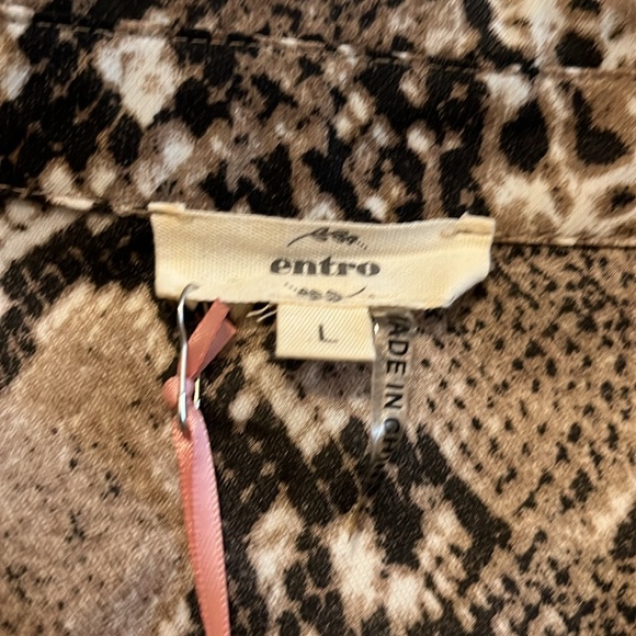 Ladies blouse size Large. Black snake pattern. Button up front. NWT - Picture 4 of 5